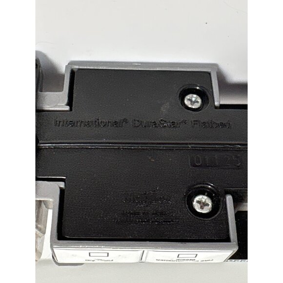 Maisto International DuraStar Flatbed Diecast Truck 1:64 - Picture 6 of 10